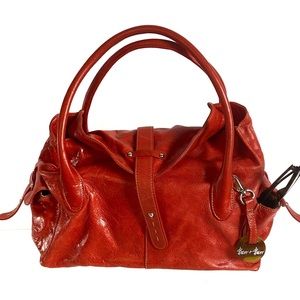 Barr + Barr Large Leather Shoulder Bag Magnetic clOrange Color Magnetic closure.